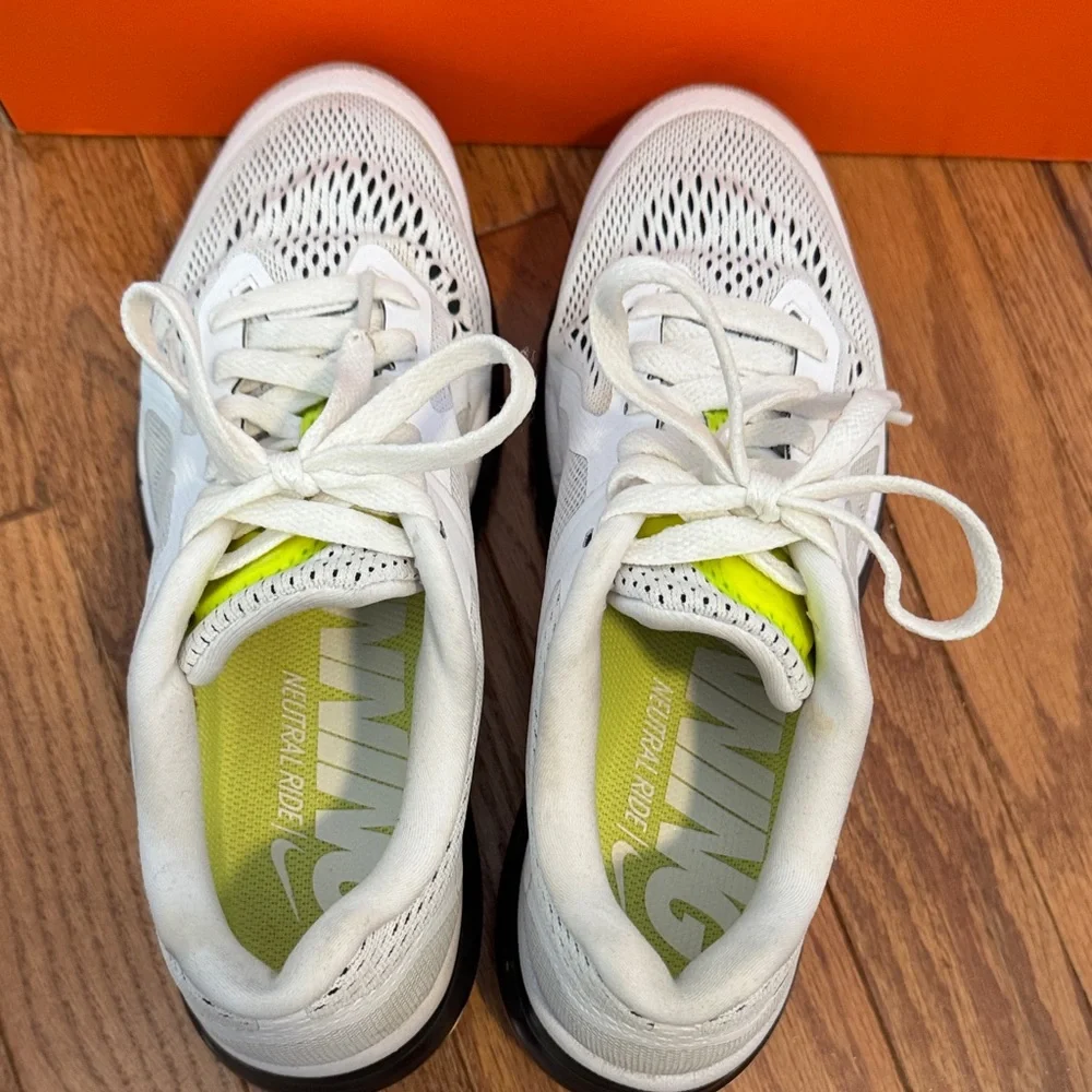 Nike Women Air Max White, Black & Neon Green - Picture 4 of 6